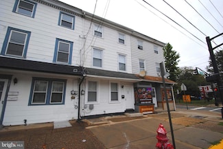 229 E Broad St, Burlington, NJ 08016
