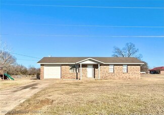 1105 SW 7th St, Stigler, OK 74462
