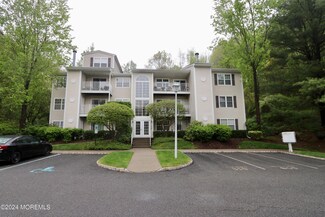 64 Brookside Ln, Mount Arlington, NJ 07856