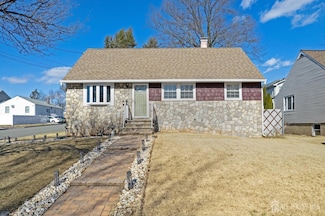 100 S Mckinley Ave, Iselin, NJ 08830