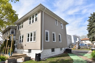 3049 S Hanson Ave, Milwaukee, WI 53207