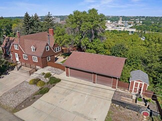 717 4th St SE, Minot, ND 58701