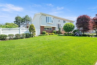 2 Sherman Ave, Bethpage, NY 11714