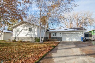 2538 W Country Club Dr S, Fargo, ND 58103