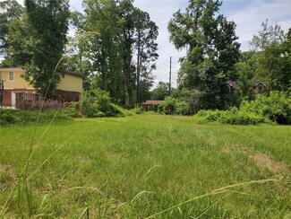 2001 Tuskegee St, Savannah, GA 31405