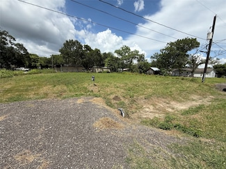 4316 7th St, Bacliff, TX 77518