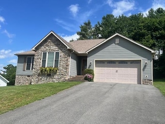 121 Ridge Point Cir, Daniels, WV 25832