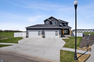 2970 Prairie Farms Cir S, Fargo, ND 58104