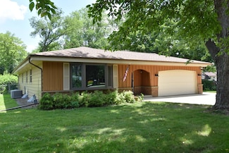 2010 S Rogers Ct, New Berlin, WI 53146