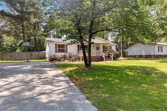 1314 Clan Campbell Dr, Raeford, NC 28376