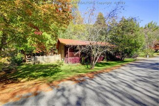 1087 Greenberry Dr, Elkview, WV 25071