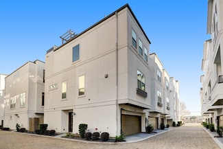 5453 Larkin St, Houston, TX 77007