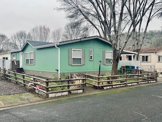 633 E Archwood Dr Unit 46, Eagle Point, OR 97524