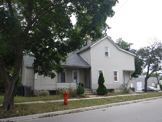 989 Saint Charles St, Elgin, IL 60120