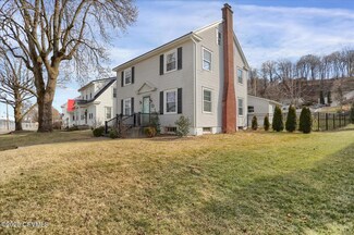 215 Maple St, Mifflinburg, PA 17844