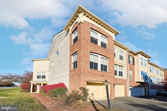 42464 Regal Wood Dr, Ashburn, VA 20148