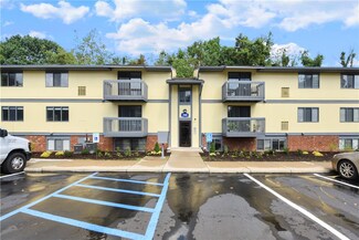 1600 Settlers Dr, Oakdale, PA 15071