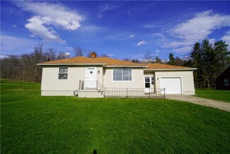 1417 Maple Dr, Hermitage, PA 16148