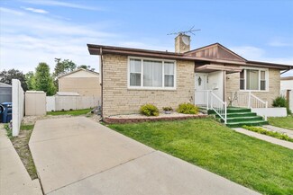 298 Dover Ln, Des Plaines, IL 60018