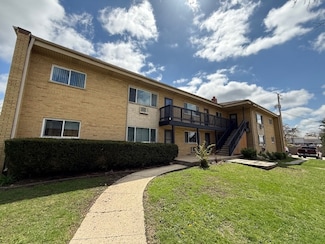 593 Park Plaza Unit 2, Glen Ellyn, IL 60137