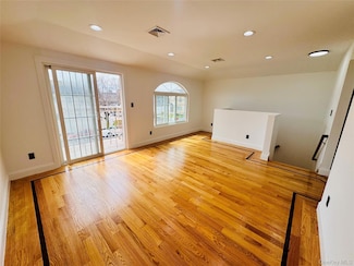 224-05 93rd Ave, Queens Village, NY 11428