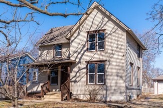 71 S Jackson St, Elgin, IL 60123