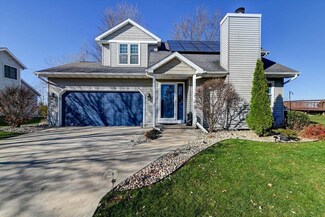520 Shawnee Ct, de Forest, WI 53532