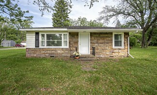831 Adams St, Benton Harbor, MI 49022