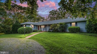 667 Edgewater Ln, Montross, VA 22520
