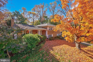 6220 Robinwood Rd, Bethesda, MD 20817