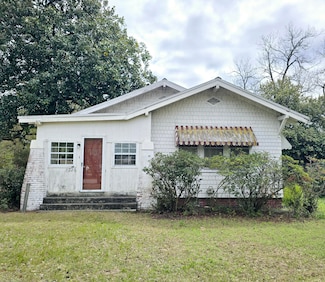 1226 Hampton Ave, Blackville, SC 29817