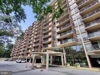 1300 Army Navy Dr Unit 1001, Arlington, VA 22202