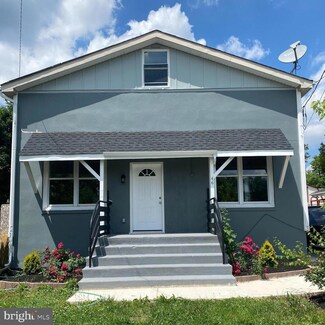 46 W Almond St, Vineland, NJ 08360