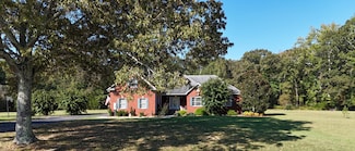 2828 Bains Rd, Hillsboro, TN 37342