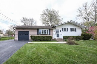62 Campus Dr, Rochester, NY 14623