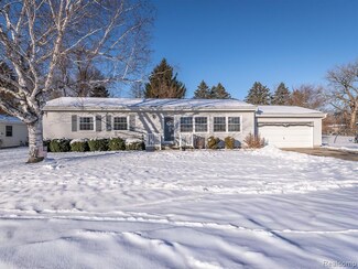 104 Valley Dr, Hudson, MI 49247
