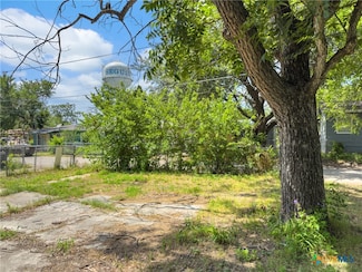 729 Schuessler St, Seguin, TX 78155