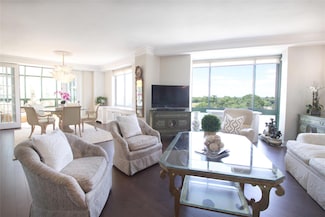 111 Cherry Valley Ave Unit PH 6, Garden City, NY 11530