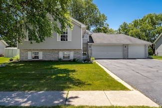 11129 Downing Ln, Roscoe, IL 61073