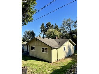 1790 Ivy Ave, Reedsport, OR 97467