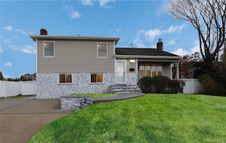 2 Walnut Dr, Syosset, NY 11791