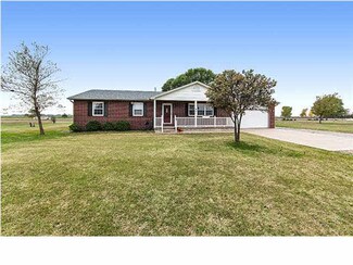 821 E 140th Ave N, Peck, KS 67120
