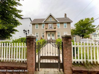 886 Delafield Ave, Staten Island, NY 10310