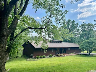 304 May Apple Ln, Carbondale, IL 62903