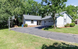 2011 20th Street Place NE, Hickory, NC 28601