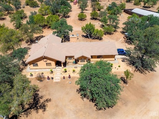 19211 Walker Basin Rd, Caliente, CA 93518