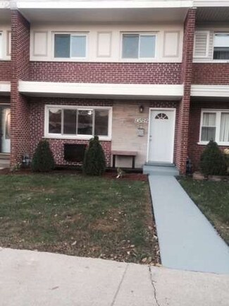 9582 S Colfax Ave, Chicago, IL 60617