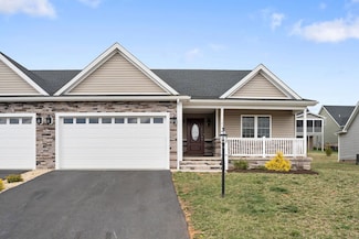 121 Lake View Cir, Waynesboro, VA 22980