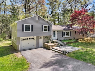 214 Glezen Ln, Wayland, MA 01778