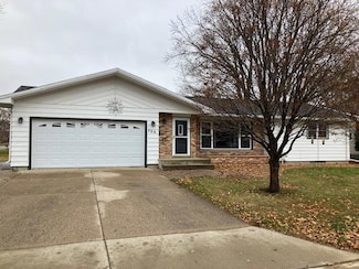 706 14th St NE, Owatonna, MN 55060